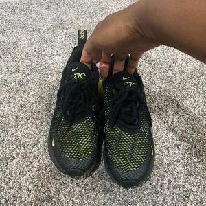Boys Nike Airmax 270 black/lime green Sz 2.5